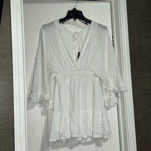 It’s a white romper very pretty for going on a date. Everything is good on it